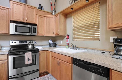 Sierra Cedars Cabin | Explore and Unwind! Large Deck & EV Charger