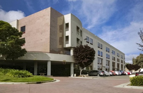 Cupertino Hotel | Explore Silicon Valley | 3 Pet-Friendly Units | Onsite Pool | Free Breakfast
