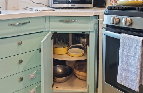 Hayward House | Explore the Bay Area! Comfortable Single Story Yard, A/C, Wifi, Parking, Laundry