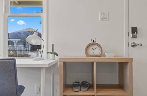 Hayward House | Explore the Bay Area! Comfortable Single Story Yard, A/C, Wifi, Parking, Laundry