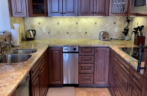 Lincoln Park House | Exquisite lake house! Private Beach, Boat Dock, Lake, Skiing, Casinos, Views!