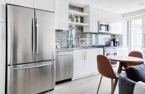 Downtown Oakland Apartment | Exquisite Oakland 1BR w/ AC, W/D, Sky Deck, next to BART, by Blueground