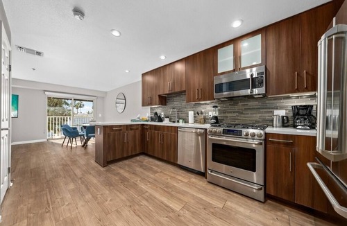 Ocean Park Apartment | Exquisite Ocean View 2-Story Haven -Top Floor
