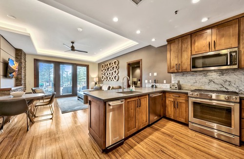 Lakeside Park Condo | Exquisite Stateline Resort, Hot Tub Zalanta #222