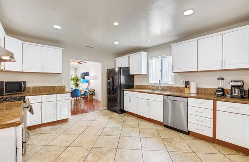 El Camino Village House | Exquisitely Crafted LA 4/2 Home in Gardena Close to Everything!
