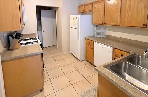 Las Vegas House | Extended Stay 3 Bedrooms Cozy Townhouse Living