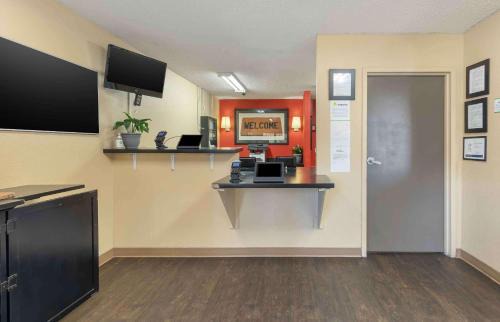 Riviera - Westchester Hotel | Extended Stay America Suites - Bakersfield - California Avenue
