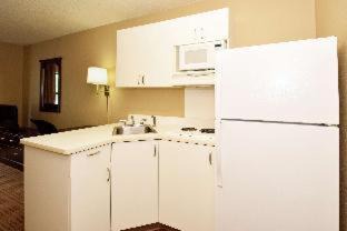 Stockton Hotel | Extended Stay America Suites - Stockton - March Lane