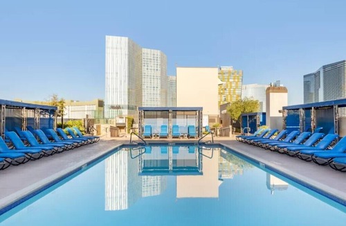Las Vegas Condo | F1 Weekend 2026 - 2BR on the Harmon Straight - 19th Floor - Sleeps 6 - Nov 18-22