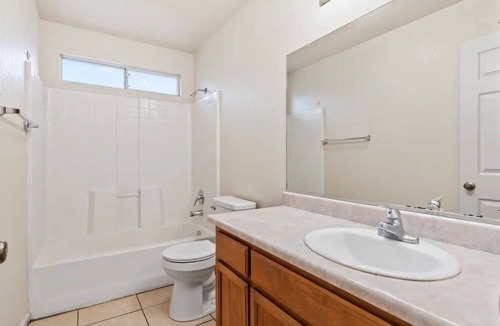 Merced House | Fabulous 3-bedroom house with AC in charming Merced Near the Airport
