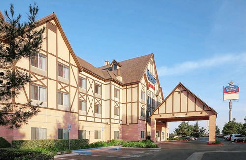 Kingsburg Hotel | Fairfield Inn & Suites by Marriott Selma Kingsburg
