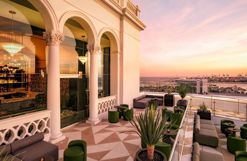 Waterfront Hotel | Fairmont Breakers Long Beach