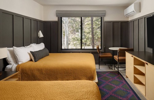 Lakeside Park Hotel | Familly Rooms | Pets are Welcome | 5 Relaxing Rooms | Lake Tahoe Retreat