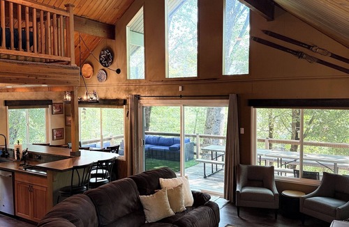 Wishon Cabin | Family Cabin Near Bass Lake & Yosemite. 3 Bedrooms & a Kids Game Loft Sleeps 12