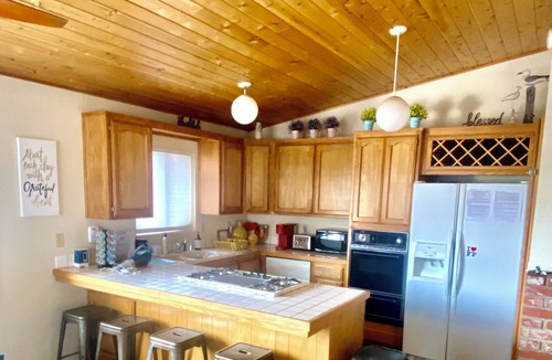 Frazier Park House | Family Cabin with Views, Fireplace & Deck - Near Hiking, off roading - Sleeps 14