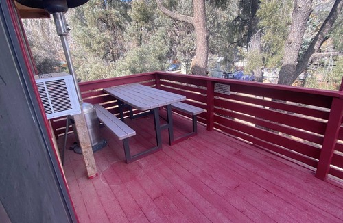 Frazier Park House | Family Cabin with Views, Fireplace & Deck - Near Hiking, off roading - Sleeps 14