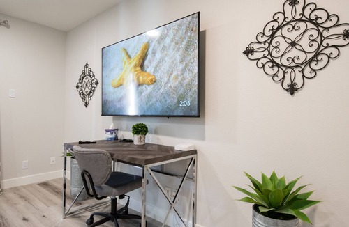 Westlake Village Apartment | Family friendly in the heart of Westlake Village! King beds, workstation,printer