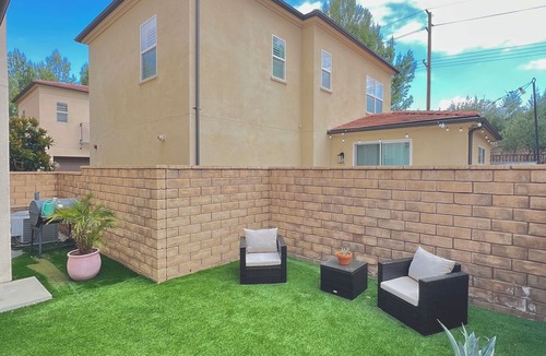 Santa Clarita Villa | Family-Friendly 2BR Villa Minutes from Six Flags