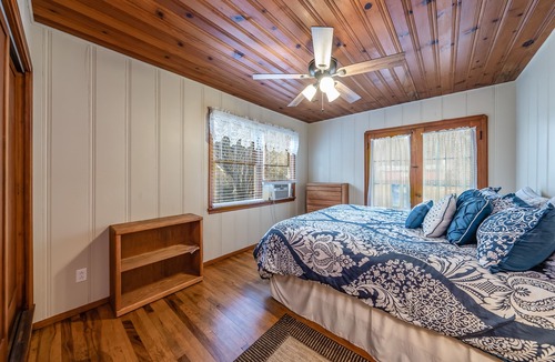 Kaweah House | Family Friendly Cabin on the River - Perfect for Small Families!