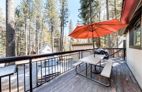 Pla-Vada Woodlands House | Family friendly Cabin with a Private Hot Tub & Private Grill
