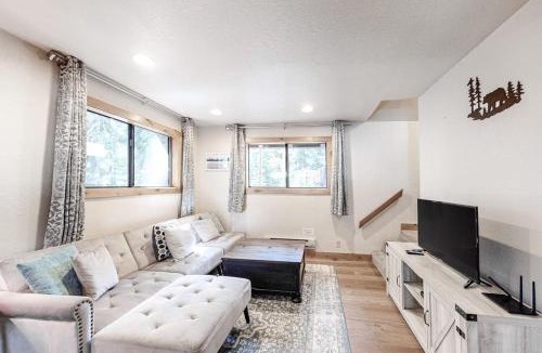 Pla-Vada Woodlands House | Family friendly Cabin with a Private Hot Tub & Private Grill