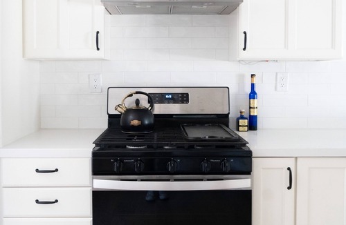 Oak View House | Family Friendly Modern Quiet Home Close to Downtown, Trails & Hikes. Work Remote