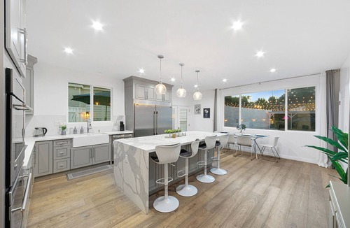 Universal City House | Family-Friendly Pool House near Universal Studios w/Guesthouse - Events Inquire