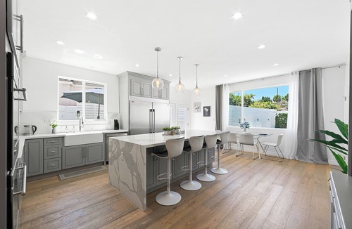 Universal City House | Family-Friendly Pool House near Universal Studios w/Guesthouse - Events Inquire