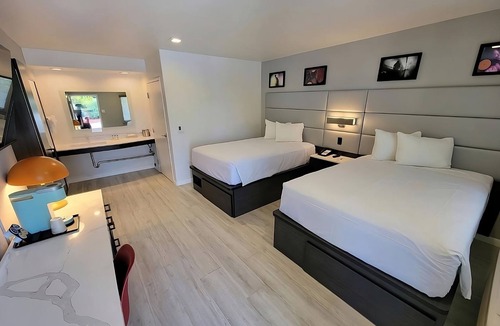 Newhall Hotel | Family Fun at California’s Great America Park! 4 Comfortable Units, Free Parking