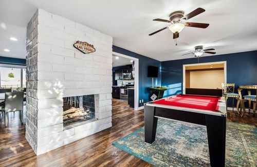 Foothills House | Family Fun Oasis: Pool, Hot Tub, Pickleball, Theatre, Karoake & Game Room