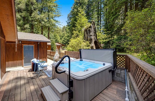 Mendocino House | Family Getaway - Hot Tub, Fire Pit & Dog Friendly
