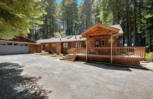 Mendocino House | Family Getaway - Hot Tub Fire Pit & Dog Friendly