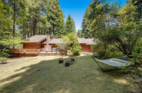 Mendocino House | Family Getaway - Hot Tub Fire Pit & Dog Friendly
