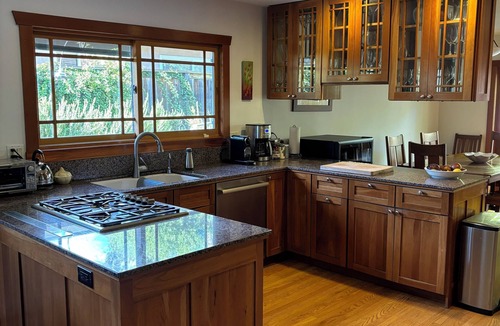 San Anselmo House | Family getaway in Marin County. Close to S.F., wine country and Stinson Beach.