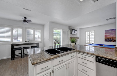 Green Valley House | *Family Henderson Resort Style Retreat w/Pool!*