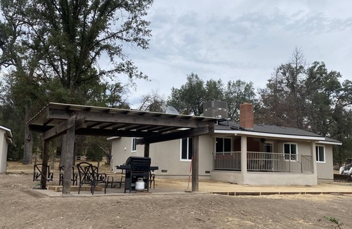 Oakhurst Cottage | Family Home on a Golf Course near Yosemite!