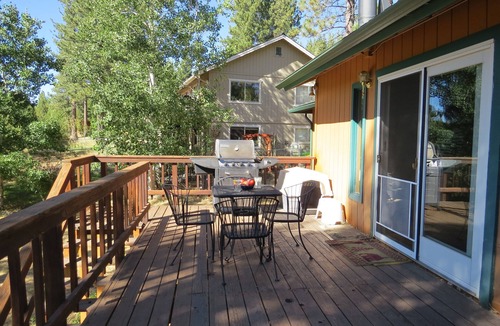 Pioneer Trail Cabin | Family & Pet Friendly, Enjoy a Relaxing Vacation in Tahoe