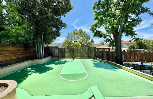 Mount Helix House | Family Retreat - game room & basketball court in La Mesa