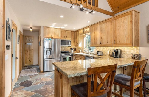 Truckee House | Family Retreat | King Suite, Hot Tub, Games, Desk, Near Trails & Rec Center