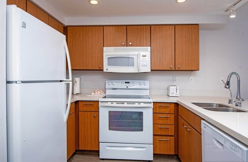 Anaheim Resort Resort | Family sized 2 BR, 2 bath, 6 guest resort condo 5 minutes to Disneyland