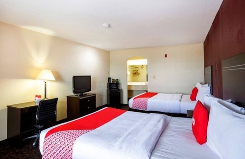 Port Allen Hotel | Family-Size Two-Queen Room | Relax Close to LSU, Dining Spots, and Local Hotspot
