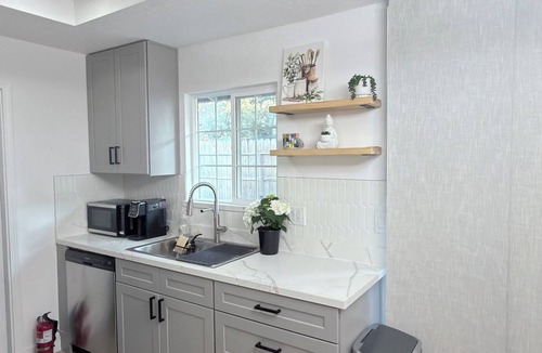 Stockton Apartment | Fantastic 2-bedroom duplex with AC in charming Stockton