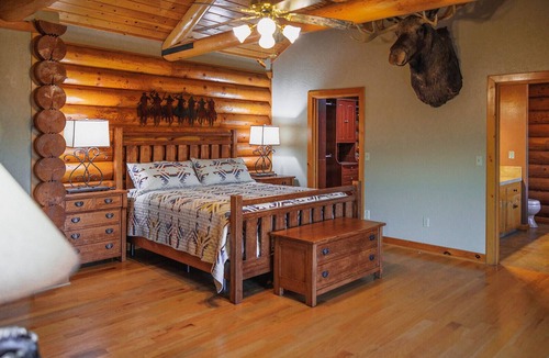 Central Valley Cabin | Farm Stay at the Bell-Zwart Lodge