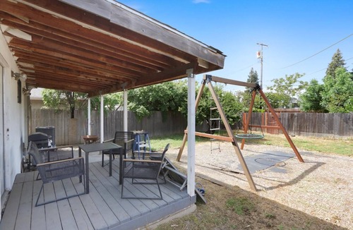 Southeastern Sacramento House | 𖤓Farmhouse Sale BBQ Backyard SwingSet Pets TV𖤓