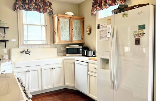 Jackson House | Farmhouse w Hot Tub, charming gardens, serenity, walk to Main Street! EV Charger