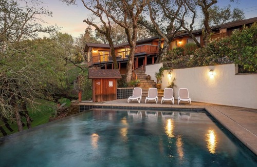 Larkfield-Wikiup House | Farpoint: Heated Infinity Pool, Mountain Views