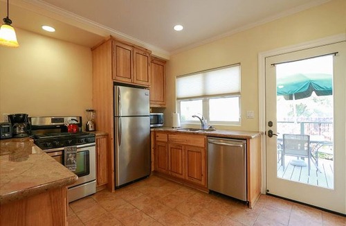 Paso Robles House | Fenced Yard + Walk to Downtown | Wine Country | Olive with a Twist