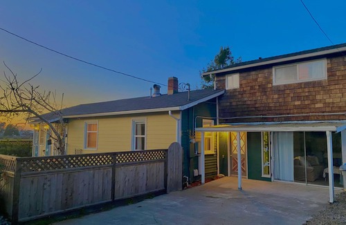 Ferndale House | Ferndale Retreat! Entertaining house with Hot-tub, back yard, & BBQ.