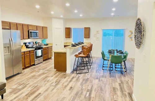 Fernley House | Fernley House-20 Min to USA Pkwy/5TVs Sleeps 13/Pet OK🦮🐈
