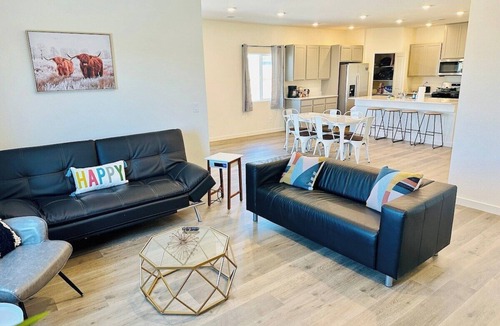 Fernley House | Fernley House-20 Min to USA Pkwy/Pets Welcome/4BR/Sleeps 11